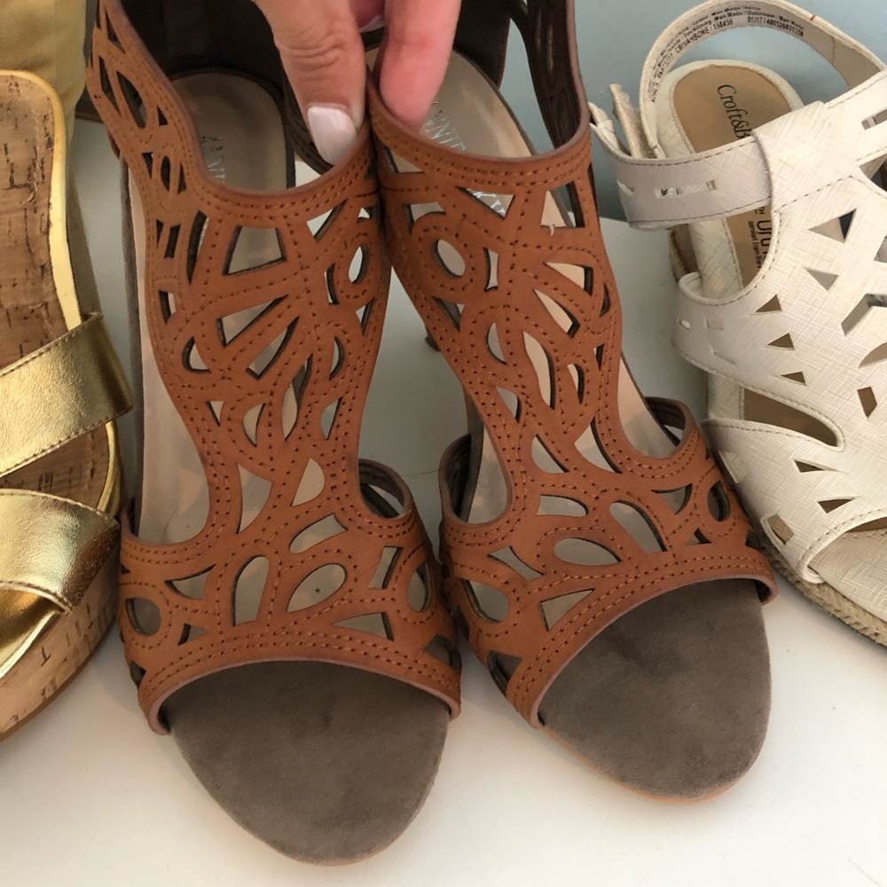 7.5 women’s heal wedge summer sandal - Picture 3 of 7